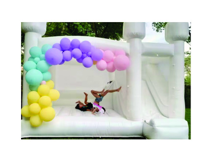 Castelo Inflável Branco para Festas, Eventos e Recreação – 4x4 m